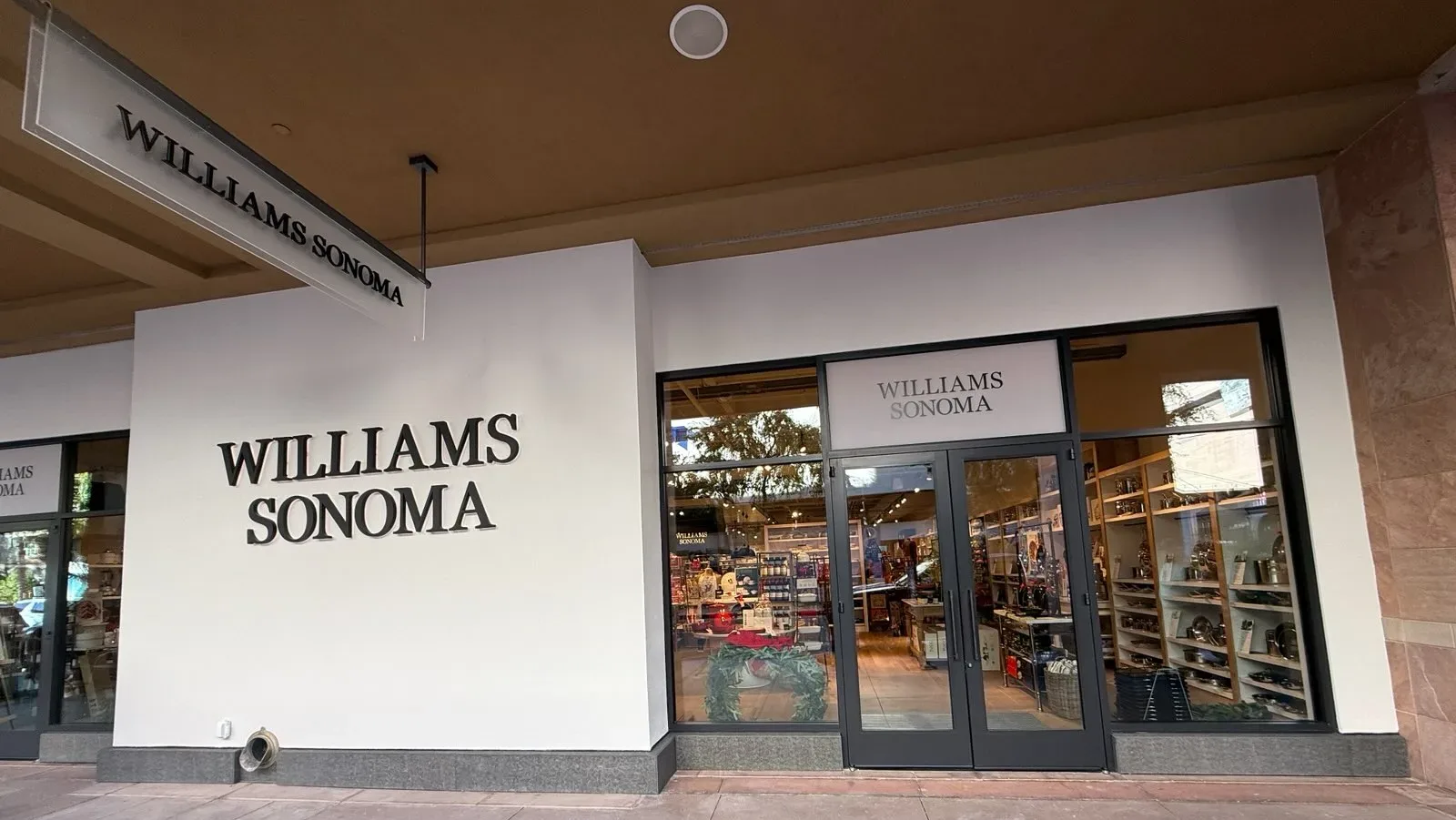 Exterior Shot of Williams Sonoma at Scottsdale Quarter